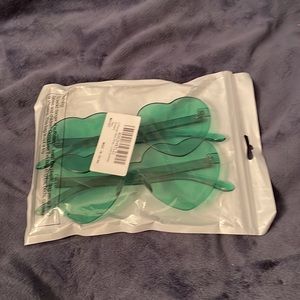 2 pack green heart sunglasses